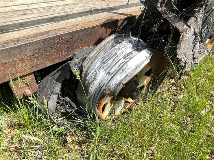 #462-•-20'-tandem-axle-trailer-(no-title)-(spring-brook,-wi)-image-23