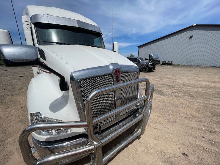 2016-kenworth-t680-image-53