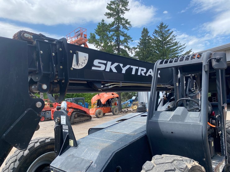 2019-sky-trak-6036-image-17