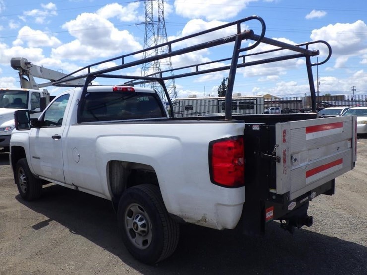 2018-chevrolet-2500-image-4