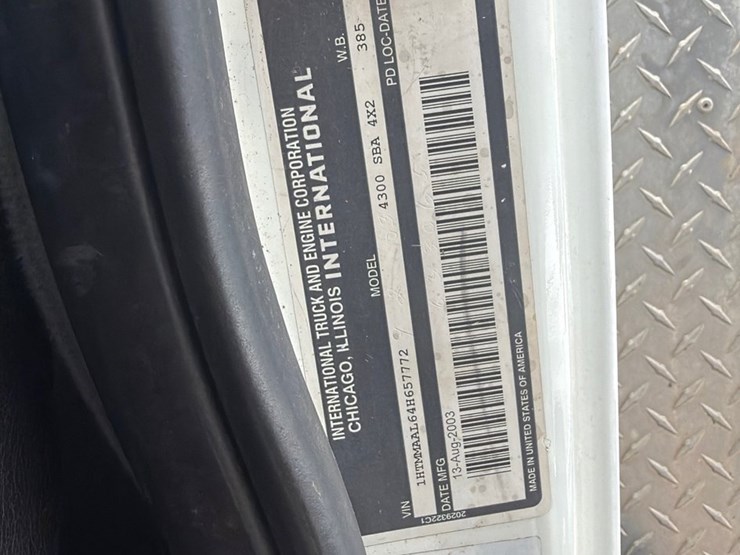 2004-international-durastar-4300-image-28