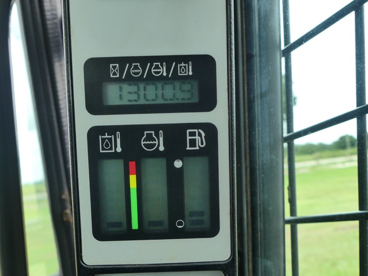 2020-new-holland-c232-image-17