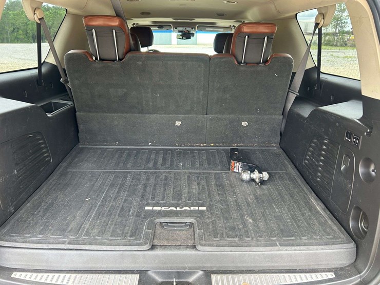 2018-cadillac-escalade-esv-image-17