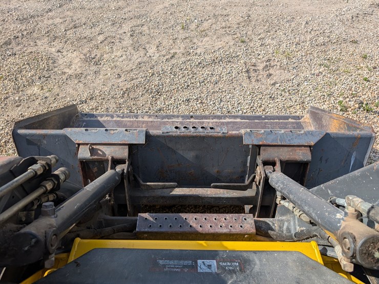 #5454-•-new-holland-160-skid-loader-image-15