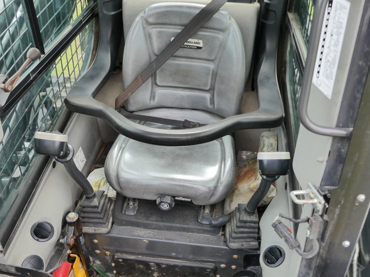 2020-new-holland-c232-image-13