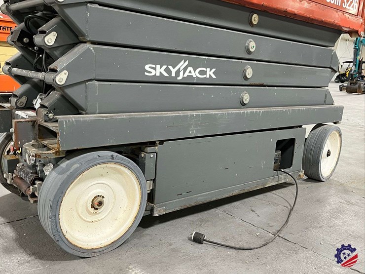 skyjack-sj111-3226-scissor-lift-image-5