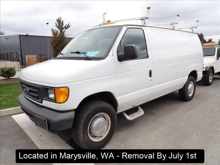 2004-ford-e350-image-1