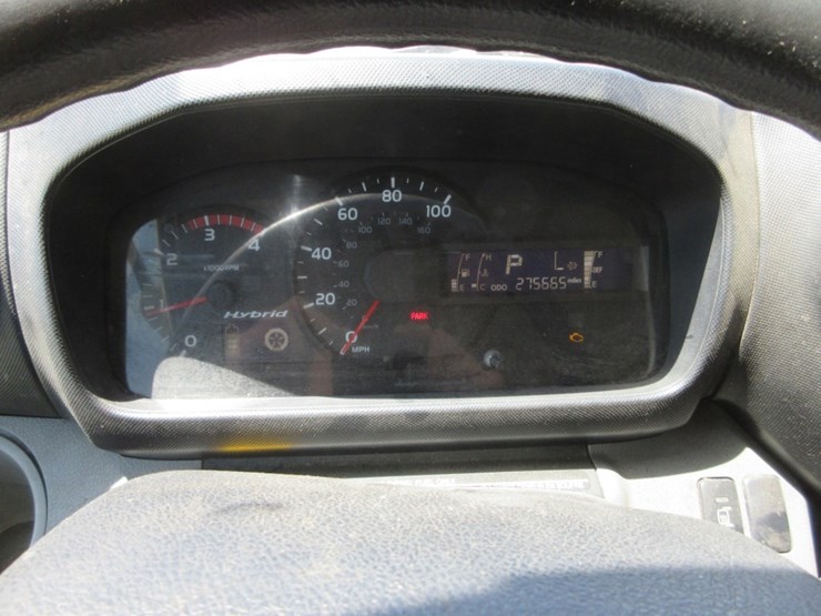 2015-hino-195h-image-10