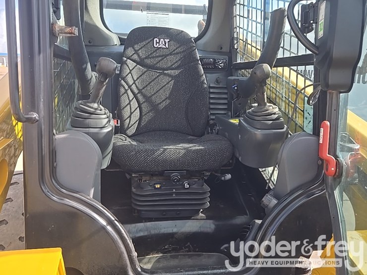 2018-caterpillar-262d-image-34
