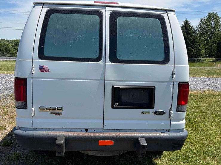 2013-ford-e250-image-5