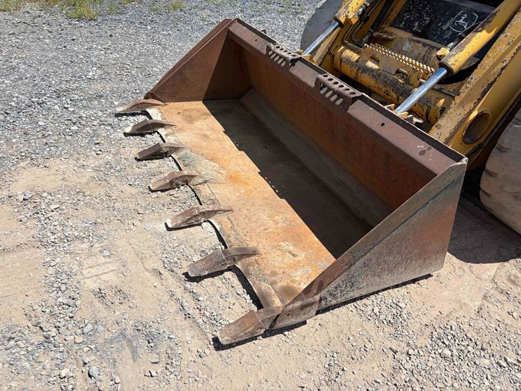 john-deere-325-image-9