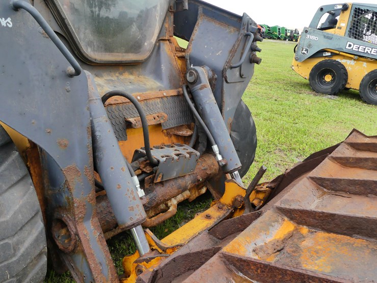 2017-deere-332g-image-4