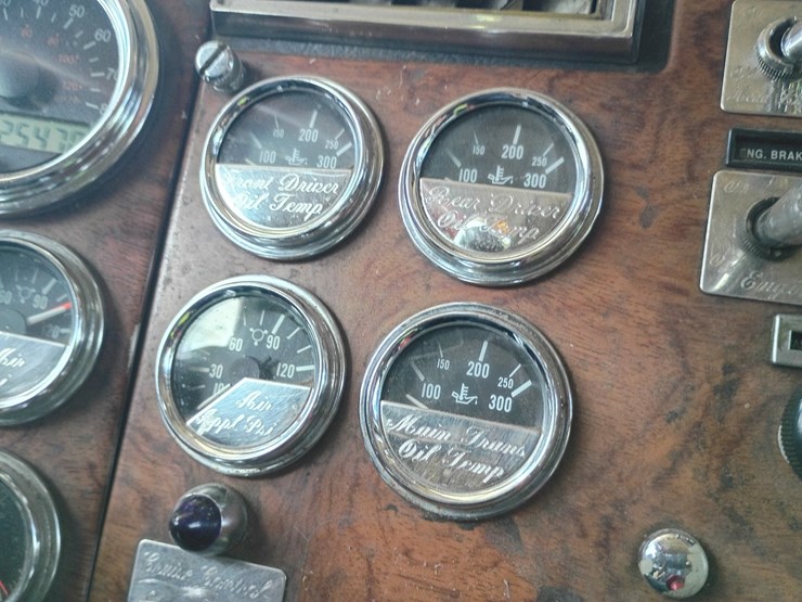 1998-peterbilt-379-image-57