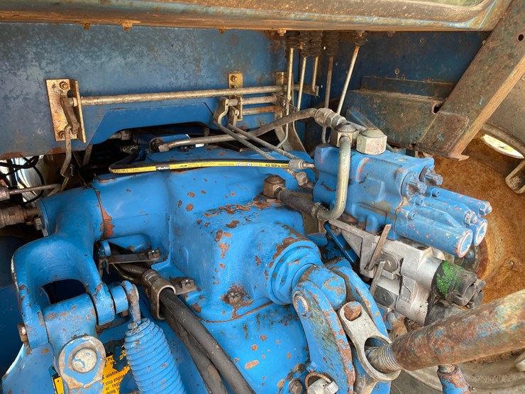 ford-7710-image-25