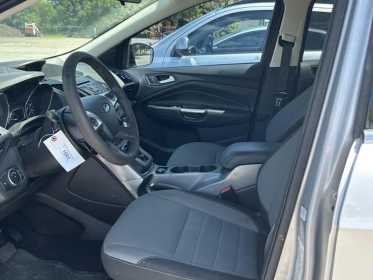 2015-ford-escape-se-image-11