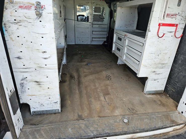 2017-ford-cargo-image-17