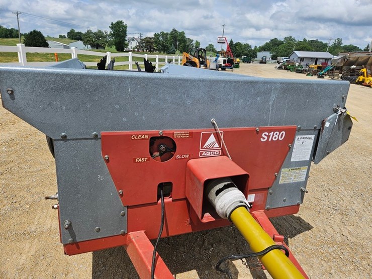 hesston-s180-image-11