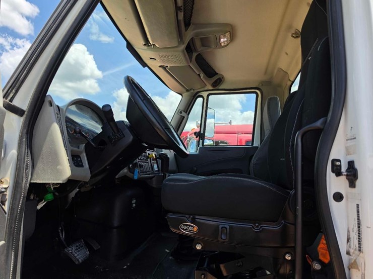 2016-international-durastar-4300-image-11