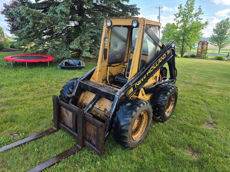 new-holland-l553-image-1