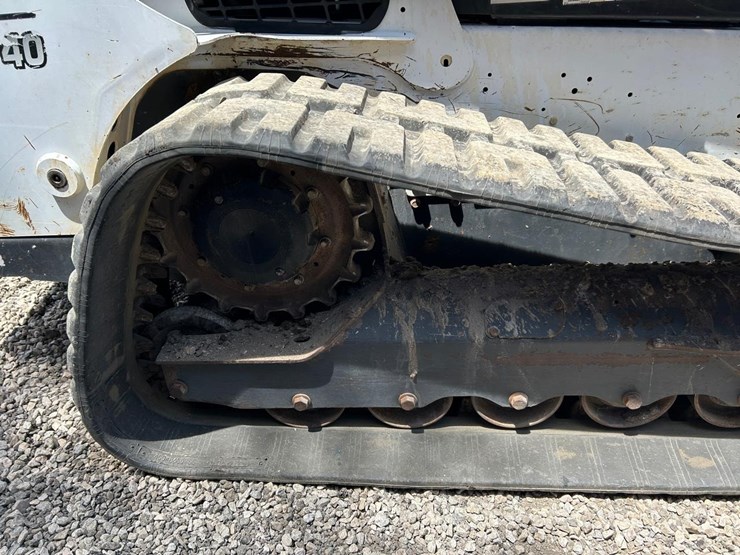 2019-bobcat-t740-image-13