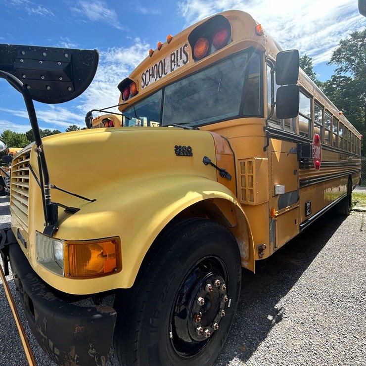 2002 INTERNATIONAL 3800