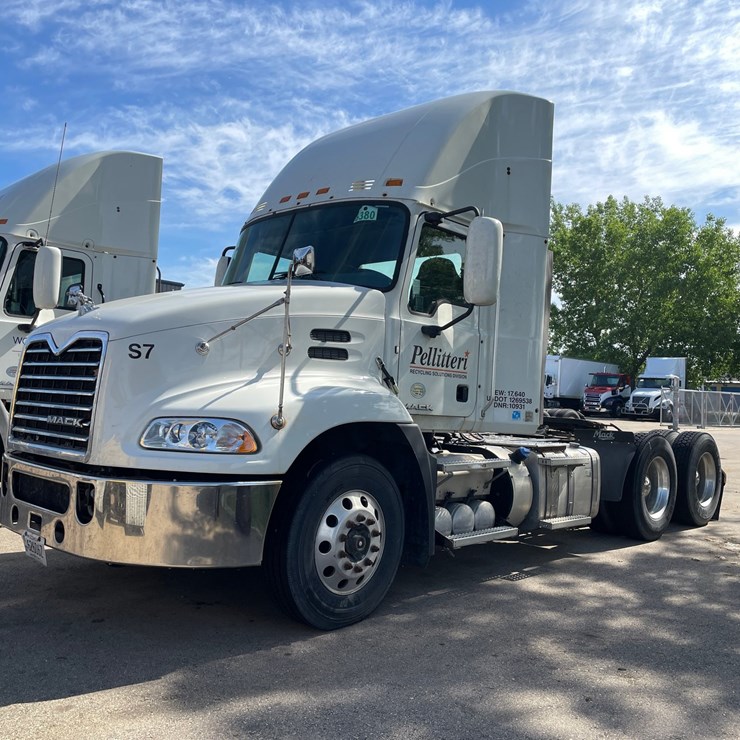 #300 • 2016 Mack Day Cab Semi Tractor (WI Title) (Monona, WI)
