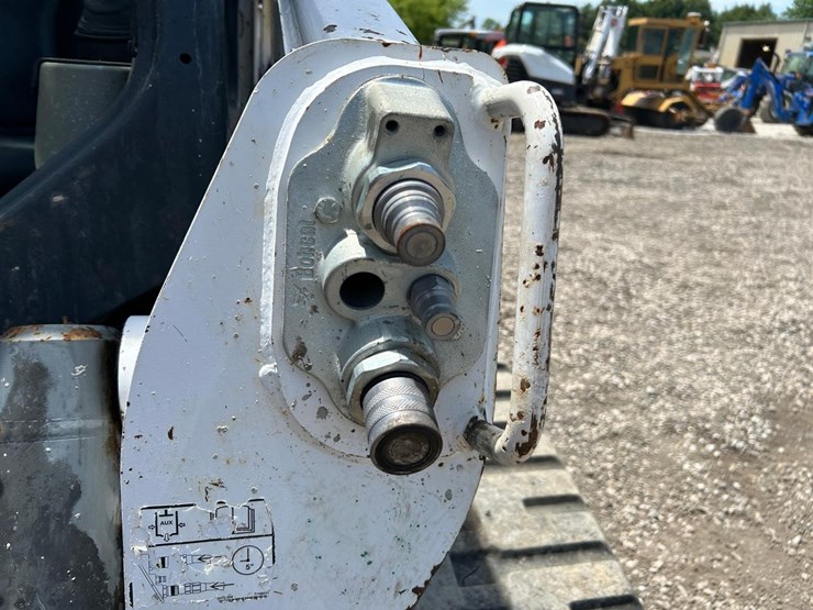 2019-bobcat-t740-image-11