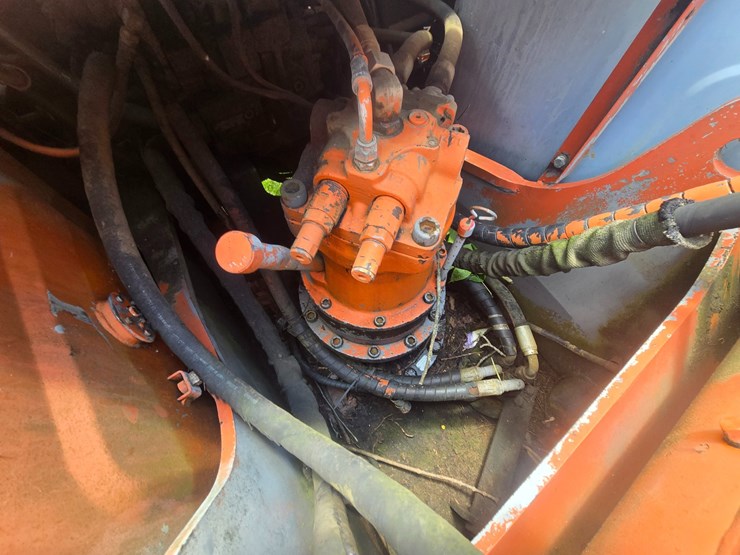 hitachi-ex160-lc-image-22