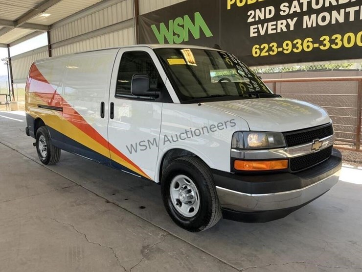 2017-chevrolet-express-2500-image-2