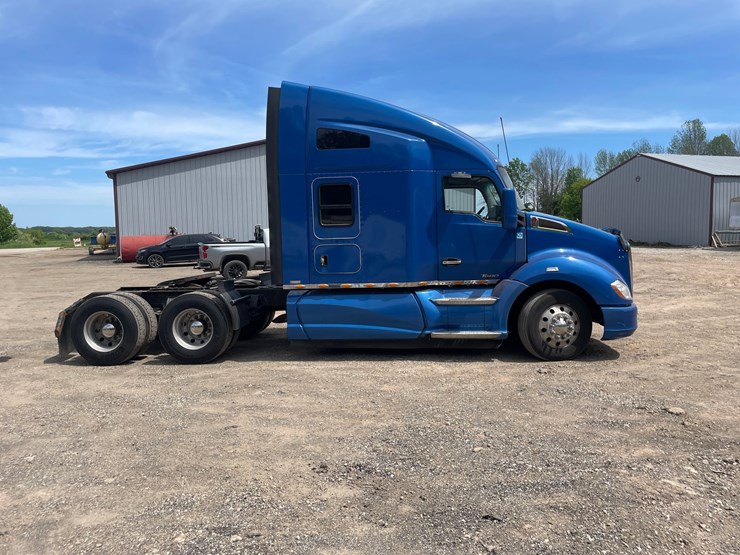 2015-kenworth-t680-image-4