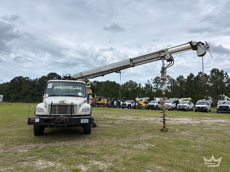 2014-freightliner-m2-106-image-79