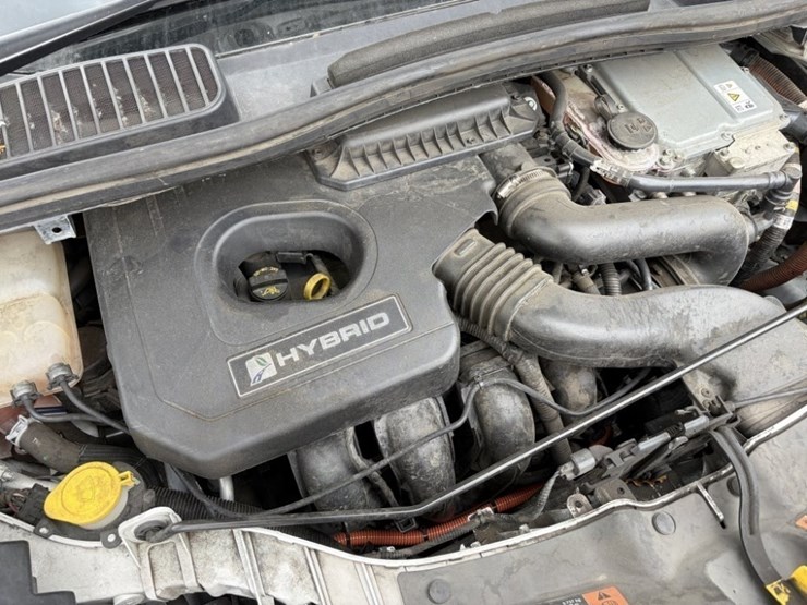 2016-ford-c-max-sel-hybrid-sedan-image-11