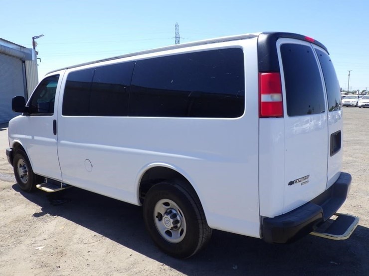 2016-chevrolet-express-3500-image-4