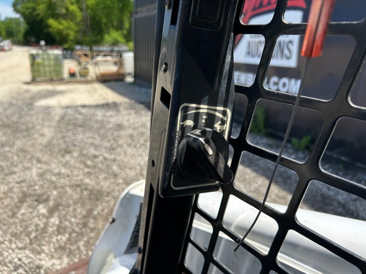 2019-bobcat-t740-image-23