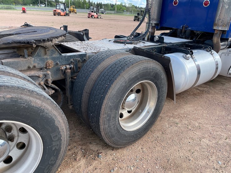 2010-peterbilt-386-image-31