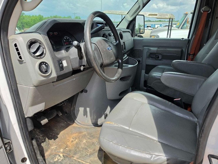 2015-ford-e350-image-8