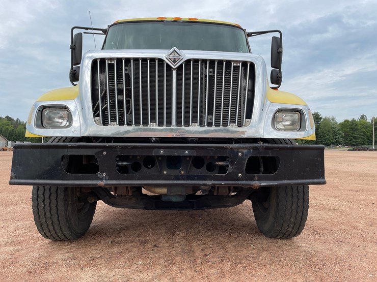 #318-•-2005-ht570-international-7500-6x4-flatbed-(has-mo-title)-(mosinee,-wi)-image-60