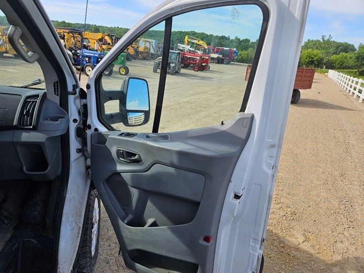 2017-ford-cargo-image-20