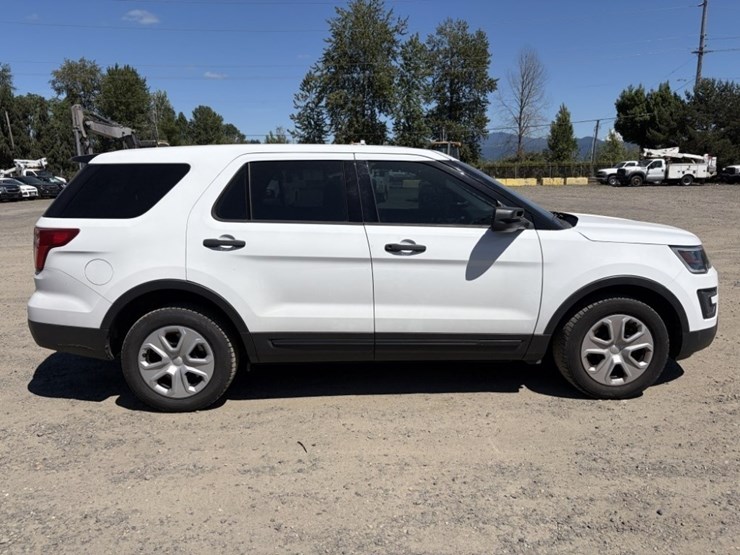 2017-ford-explorer-image-3