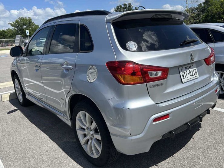 2011-mitsubishi-outlander-image-8