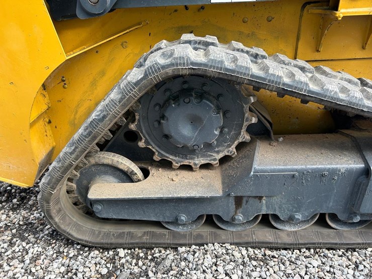 2018-deere-317g-image-13