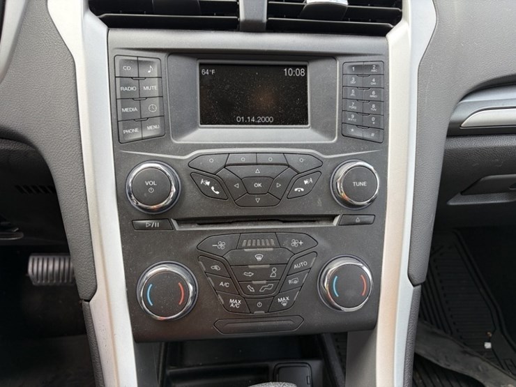 2015-ford-fusion-hybrid-sedan-image-28