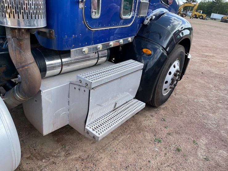 2010-peterbilt-386-image-34