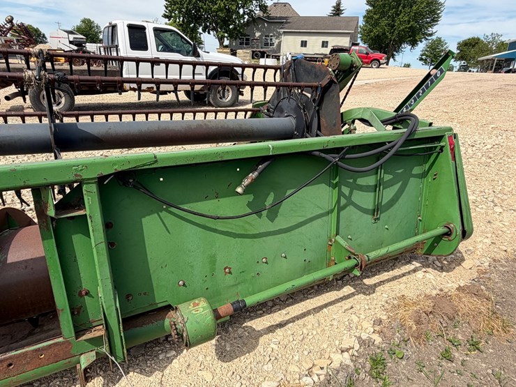 john-deere-220-image-9