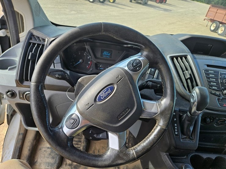 2017-ford-cargo-image-24