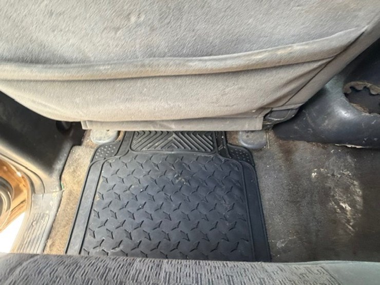 2004-toyota-tundra-image-31