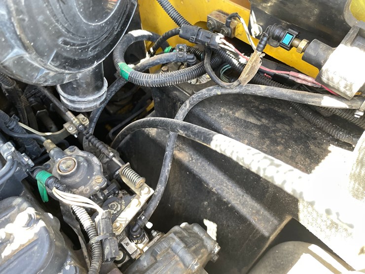 2012-new-holland-l225-image-23