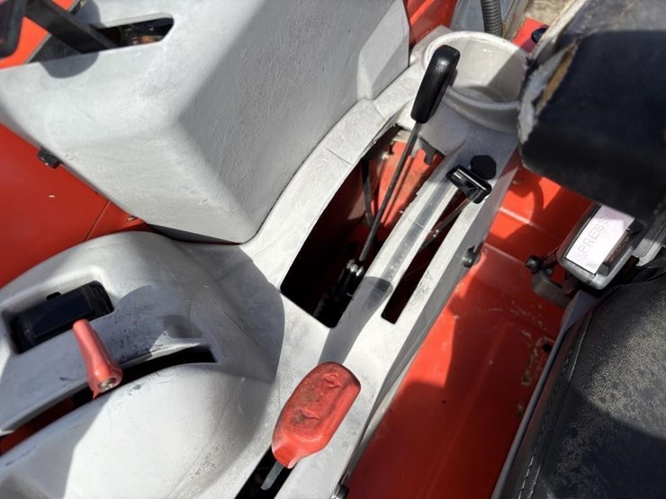 2018-kubota-m5-111d-image-29