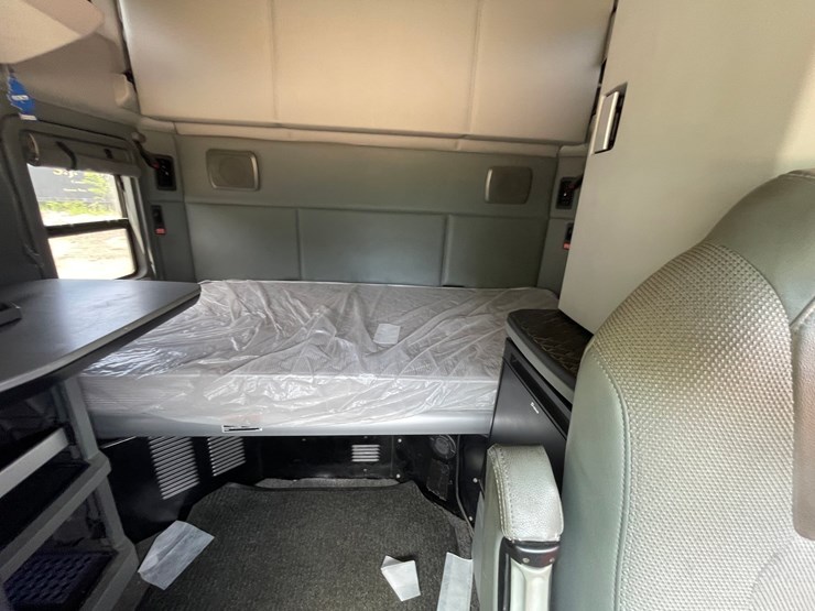 2015-kenworth-t680-image-62