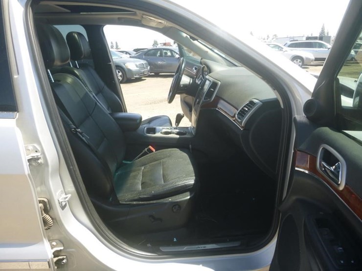 2012-jeep-grand-cherokee-image-8